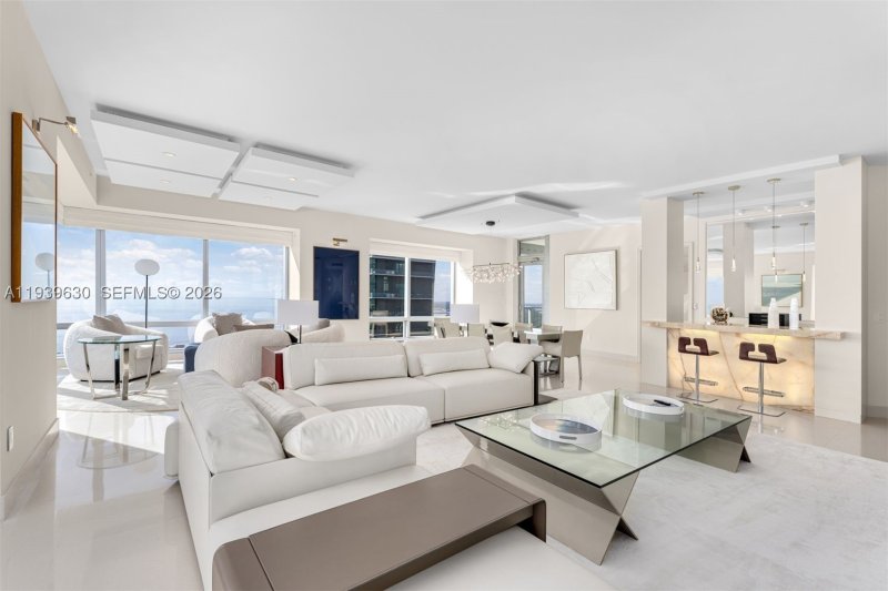 Condo for sale at Four Seasons Millenium Tower I 56F
