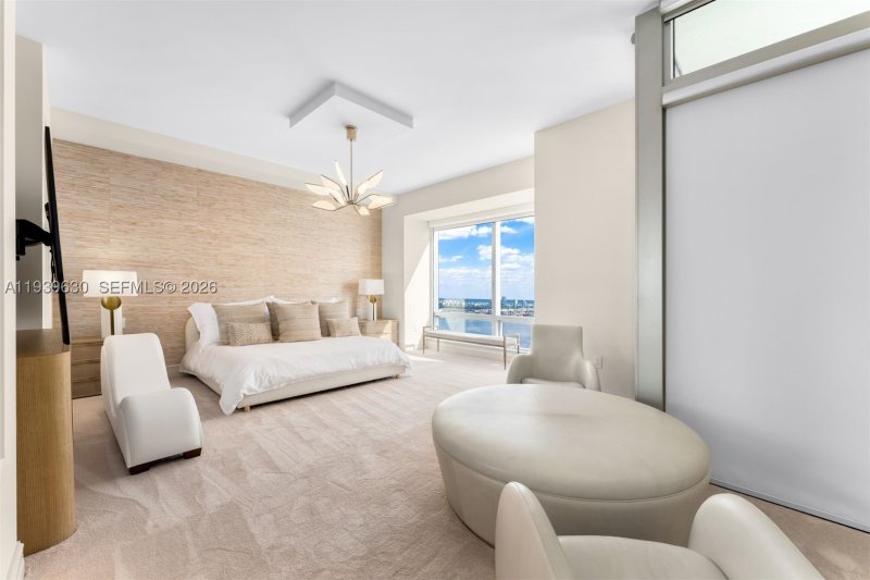 Condo for sale at Four Seasons Millenium Tower I 56F