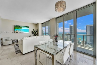 Comprar apartamento no Beachwalk T3201