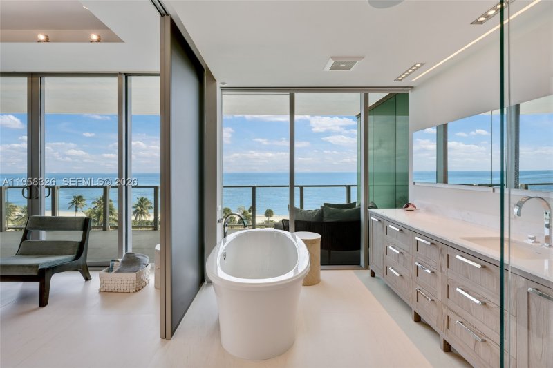 Comprar apartamento no Oceana Key Biscayne 701N