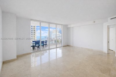Carbonell Apt #1603