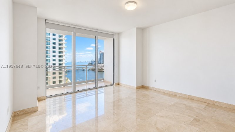 Comprar apartamento no Carbonell 1603