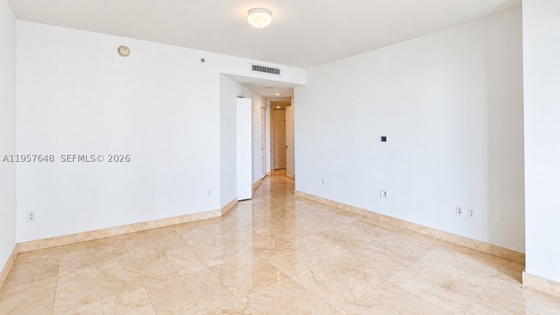 Comprar apartamento no Carbonell 1603
