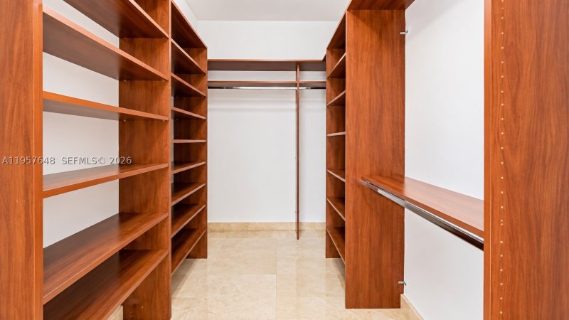 Comprar apartamento no Carbonell 1603