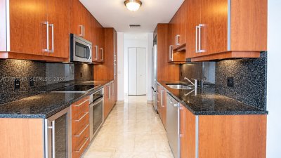 Comprar apartamento no Carbonell 1603