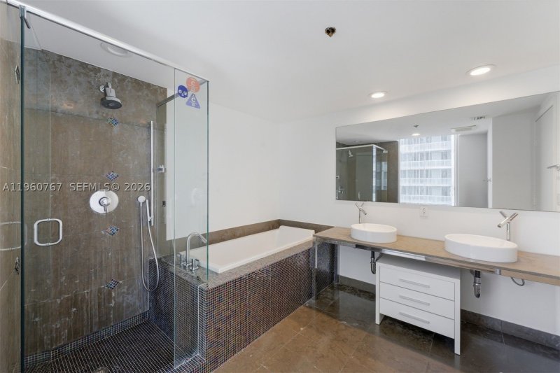 Condo for sale at Icon Brickell Tower I 3513