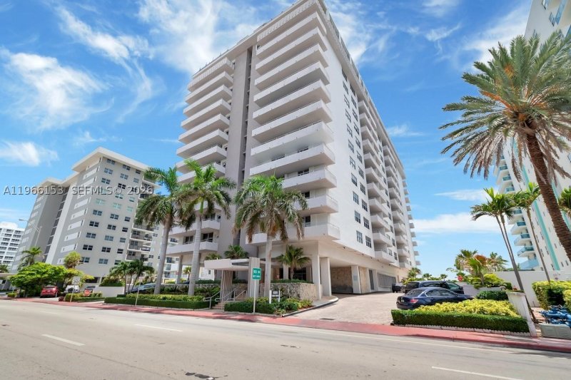Comprar apartamento no Four Winds Condo 302