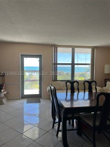 Comprar apartamento no Four Winds Condo 302