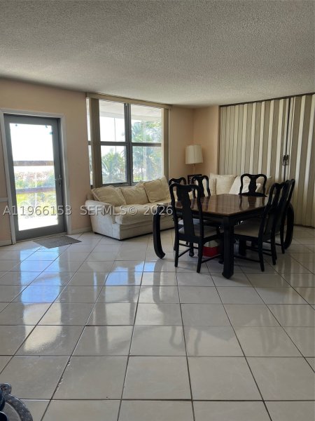 Comprar apartamento no Four Winds Condo 302