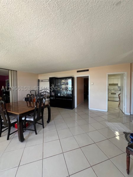 Comprar apartamento no Four Winds Condo 302