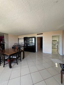 Comprar apartamento no Four Winds Condo 302