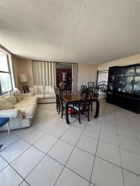 Comprar apartamento no Four Winds Condo 302