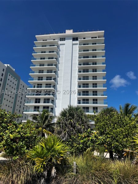 Comprar apartamento no Four Winds Condo 302