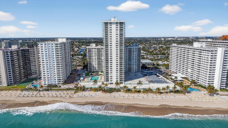 Condo for sale at Playa Del Mar 1515