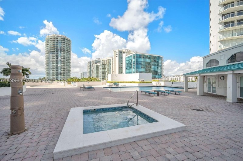 Apartment for rent at Oceania 2 2328