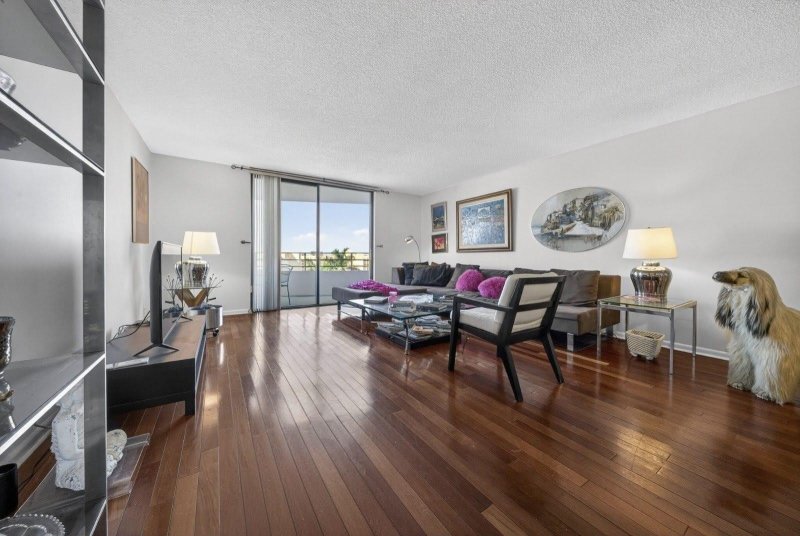 Condo for sale at Olympus Towers 406