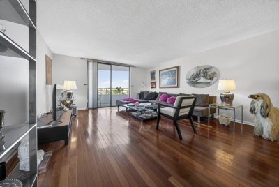 Comprar apartamento en Olympus Towers 406