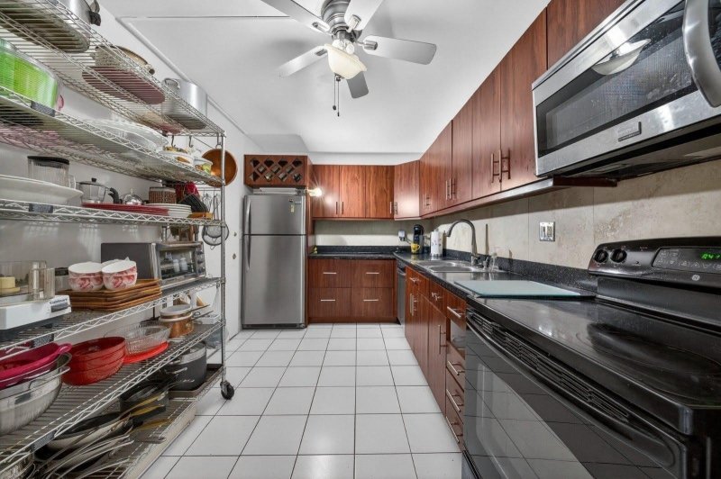 Condo for sale at Olympus Towers 406