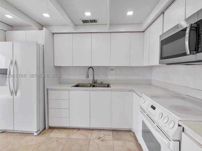 Condo for sale at King Cole 1012