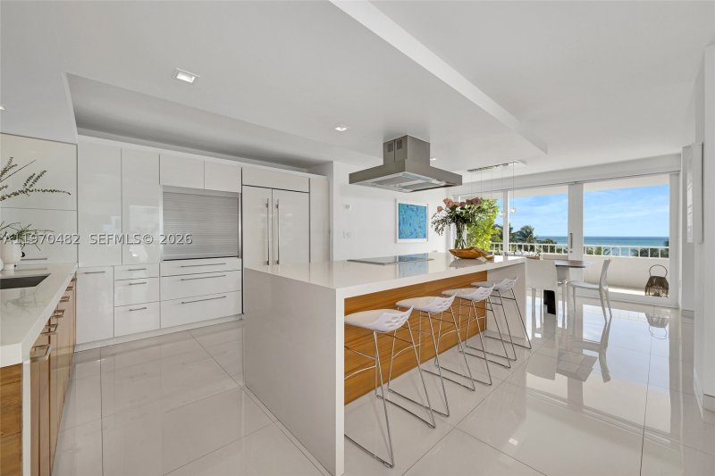 Condo for sale at Commodore Club South 401