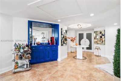 Comprar apartamento no Four Ambassadors 230