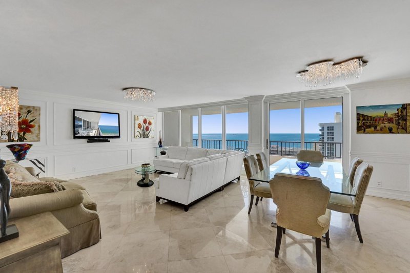 Apartment for rent at Plaza South 25H