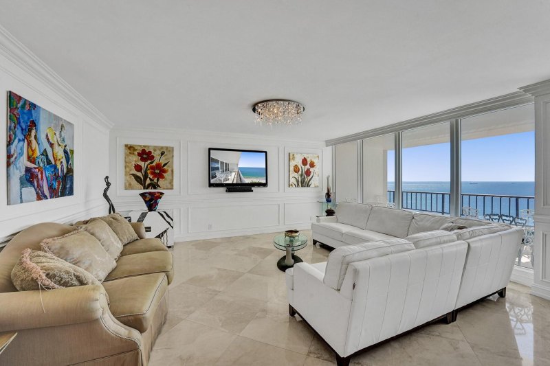 Apartment for rent at Plaza South 25H