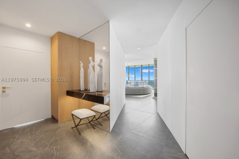 Comprar apartamento en Biscayne Beach UPH-4602
