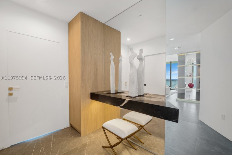 Comprar apartamento en Biscayne Beach UPH-4602