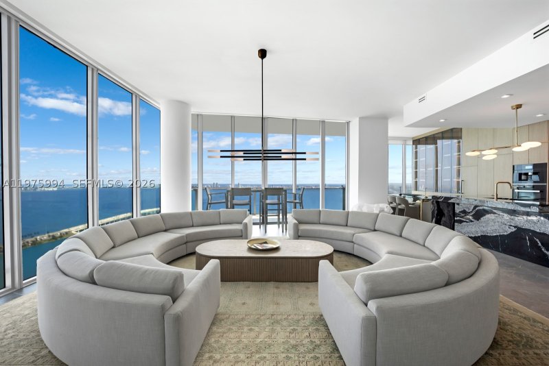 Comprar apartamento en Biscayne Beach UPH-4602