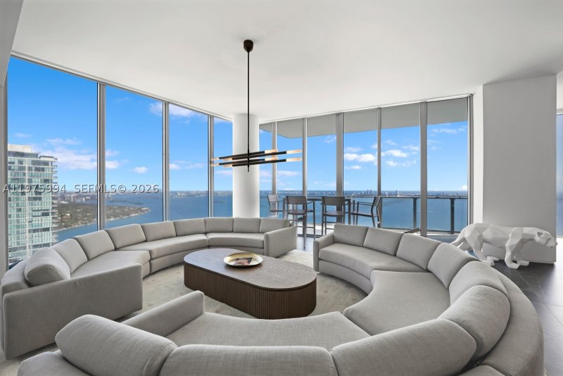Comprar apartamento en Biscayne Beach UPH-4602