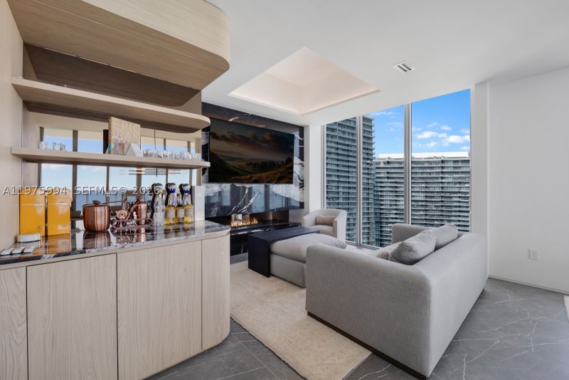 Comprar apartamento en Biscayne Beach UPH-4602