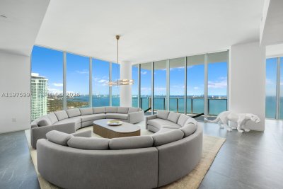 Comprar apartamento en Biscayne Beach UPH-4602