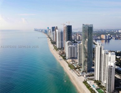 Residences by Armani / Casa Apt #801