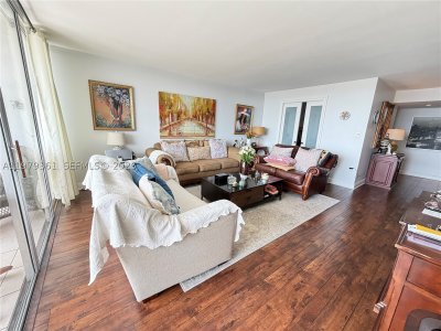 Aluguel de apartamento no Del Prado South Tower 904