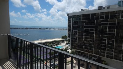 Comprar apartamento no Brickell Place B1407