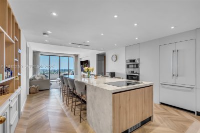 Key Colony III Emerald Bay Apt #1035