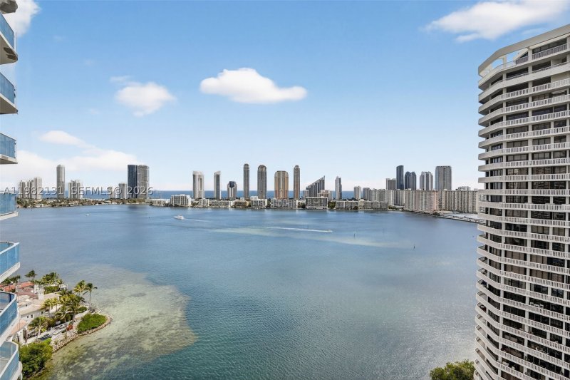 Comprar apartamento en 4000 Williams Island 2301