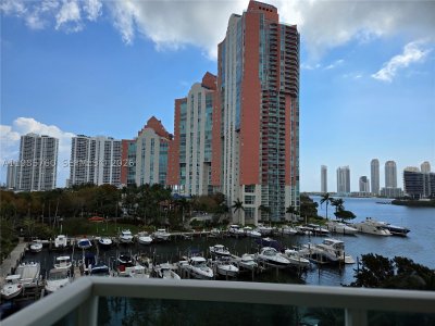 Comprar apartamento en Aventura Marina 606