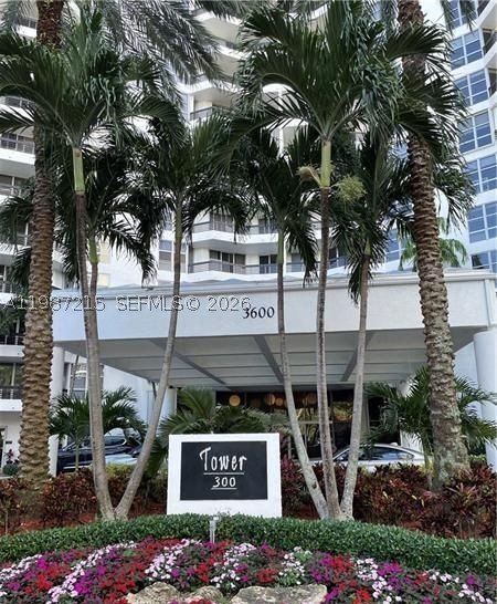 Comprar apartamento en Mystic Pointe 300 1404