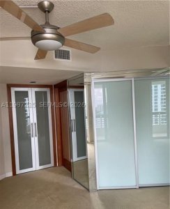 Comprar apartamento en Mystic Pointe 300 1404