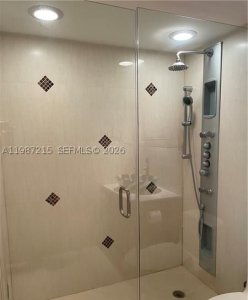 Comprar apartamento en Mystic Pointe 300 1404