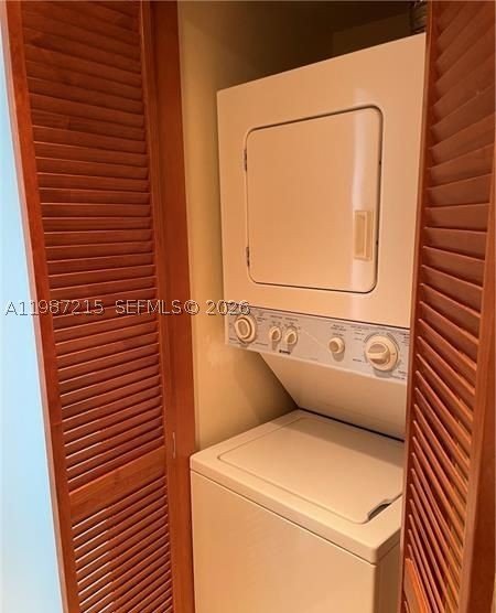 Comprar apartamento en Mystic Pointe 300 1404