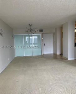 Comprar apartamento en Mystic Pointe 300 1404