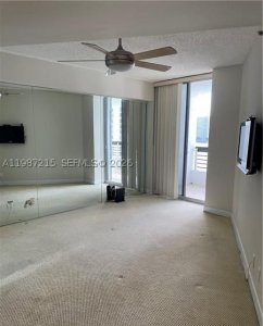 Comprar apartamento en Mystic Pointe 300 1404