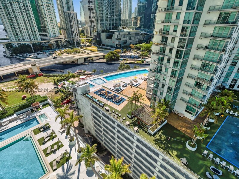 Condo for sale at The Ivy 2013