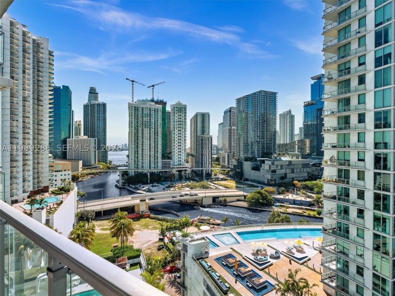 Condo for sale at The Ivy 2013