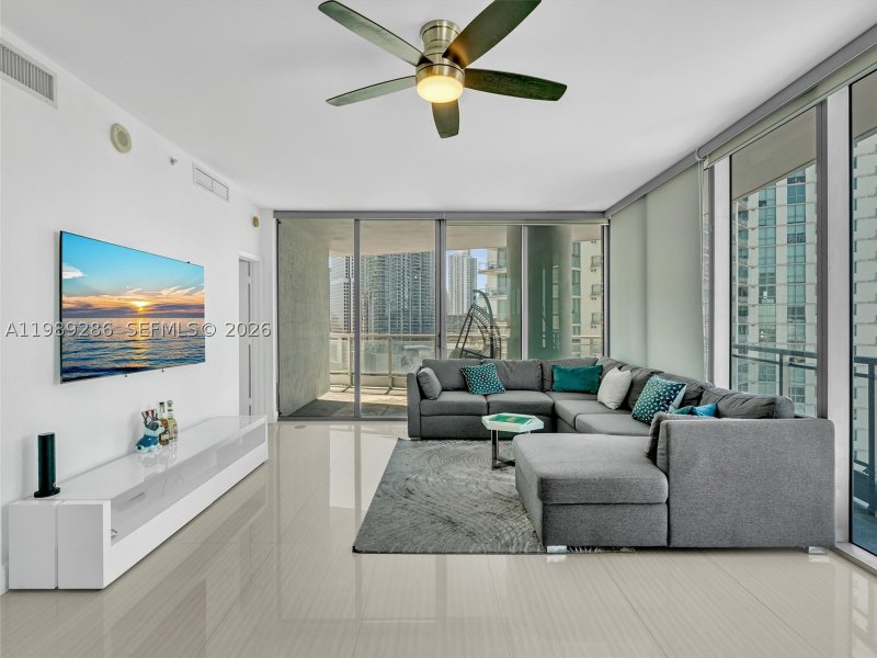 Condo for sale at The Ivy 2013