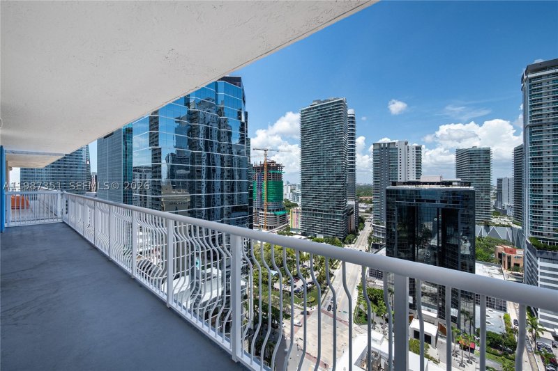 Condo for sale at The Club At Brickell Bay 2824