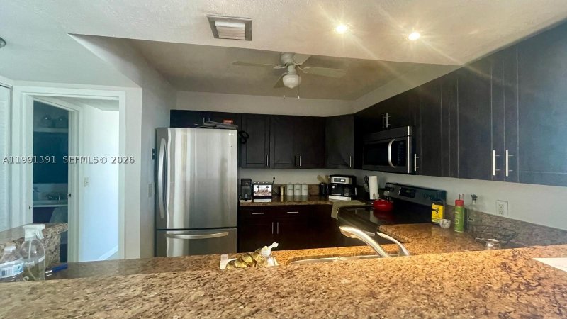 Apartment for rent at Avant Garde 405W